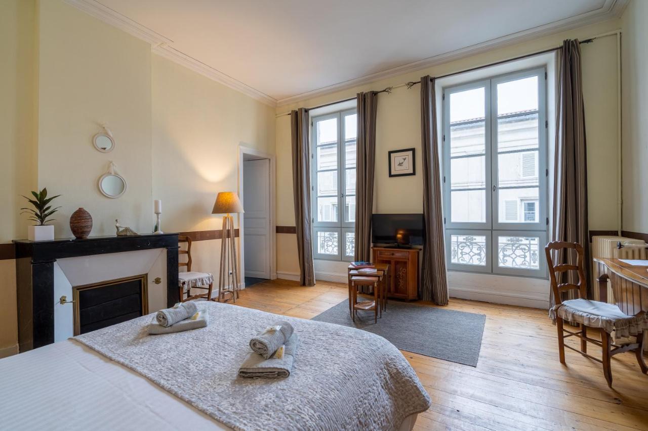 H De Surgeres Bed & Breakfast エクステリア 写真